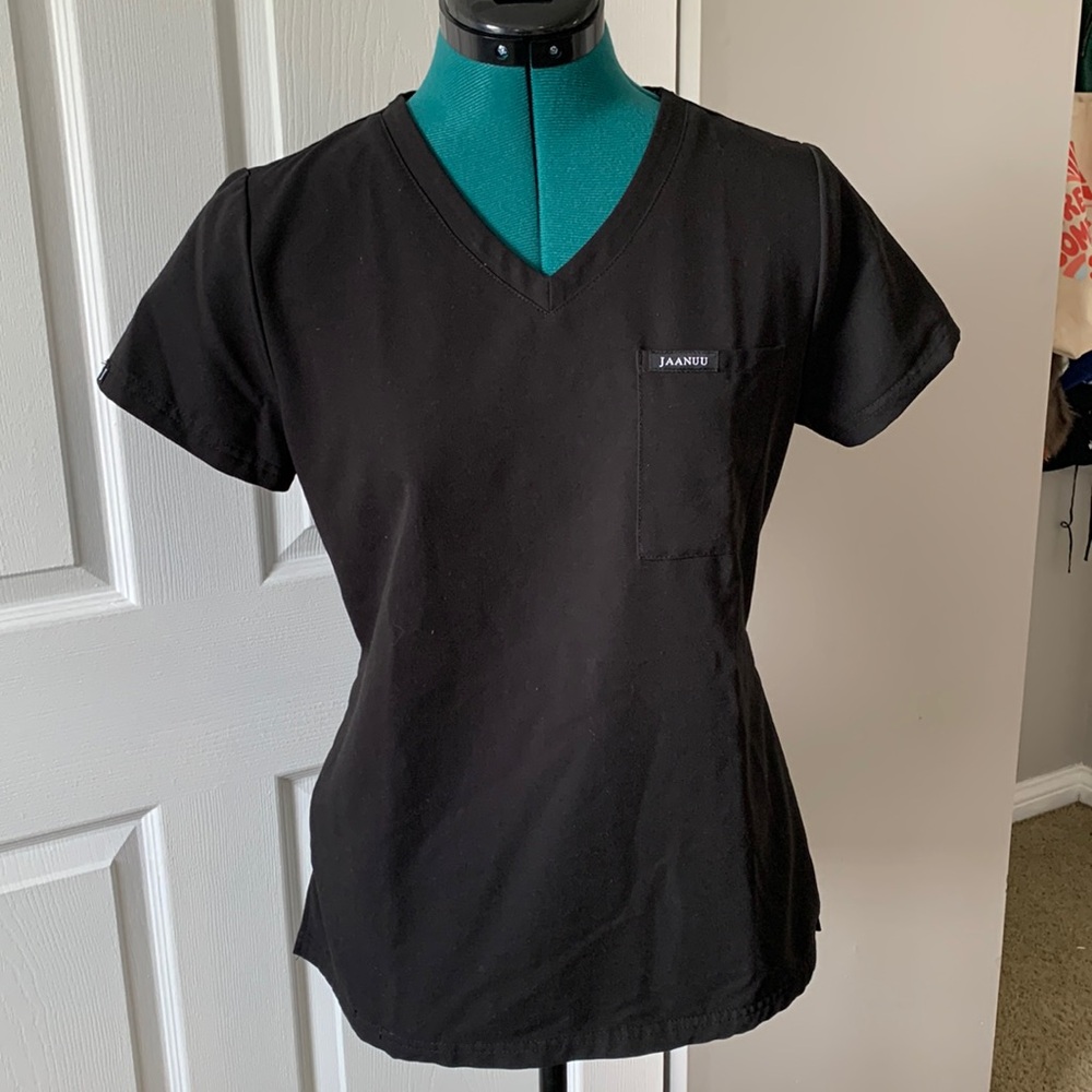 Jaanuu small scrub top